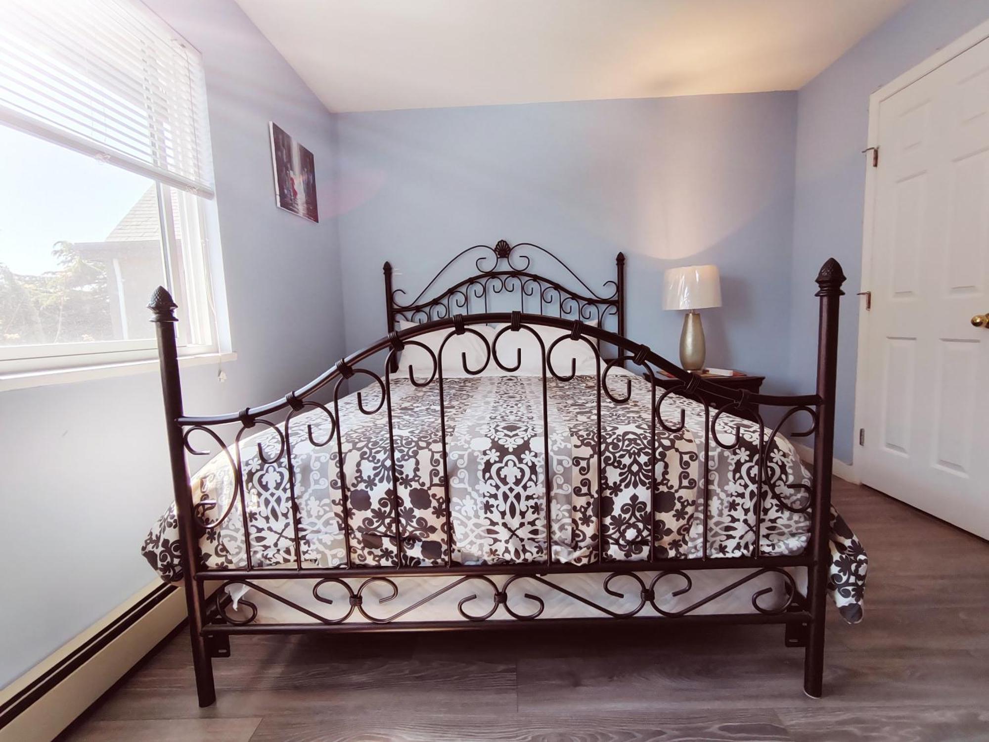 Bed Yvr Homestay *